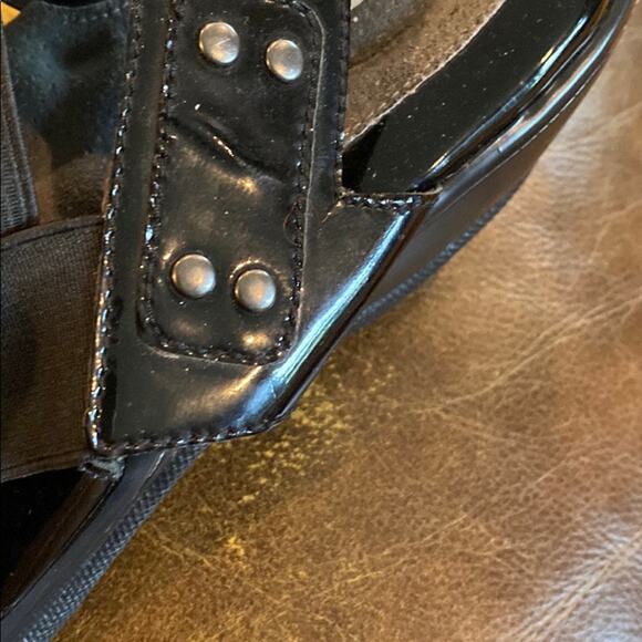 Soft Walk 8.5W patent black slip on sandals - Picture 3 of 10